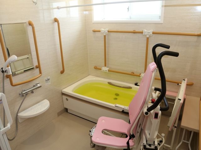 充実した介護環境の浴室 浴室 最新の介護設備が整った浴室で、利用者さまの快適な生活をサポートしませんか。