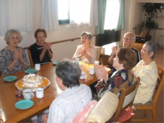 利用者が集う食堂の様子