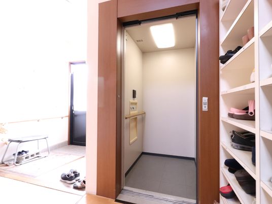エレベーター入り口