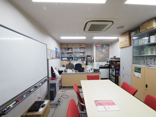 多機能な明るい部屋