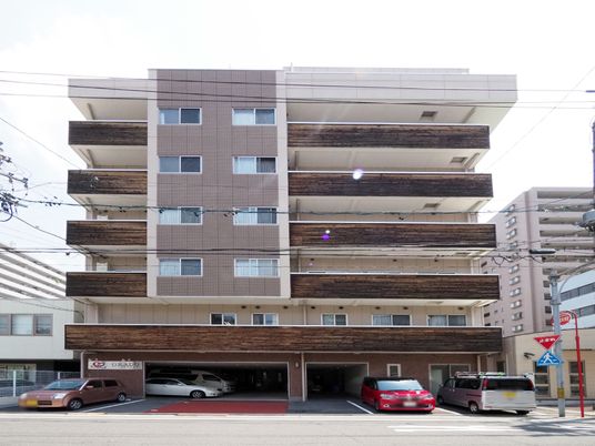 都市型の多階層外観