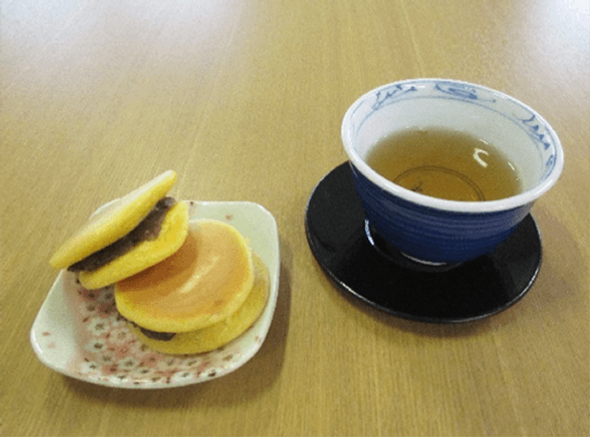 和菓子とお茶のセット料理