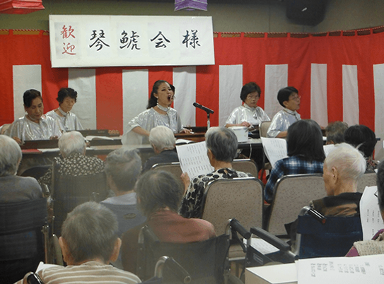 集い楽しむイベント風景