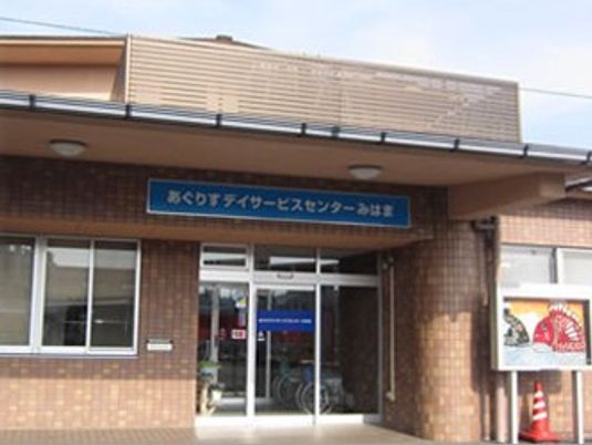 施設の正面玄関  
