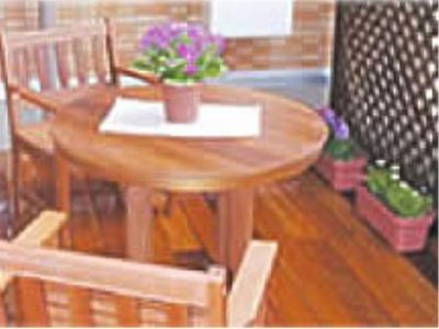 木製テーブルと椅子セット