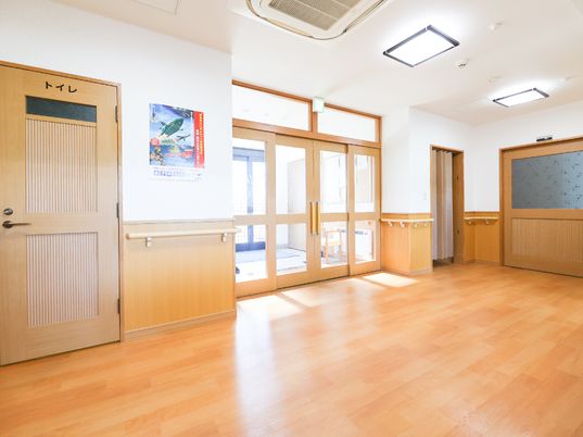 明るい多目的空間の一角