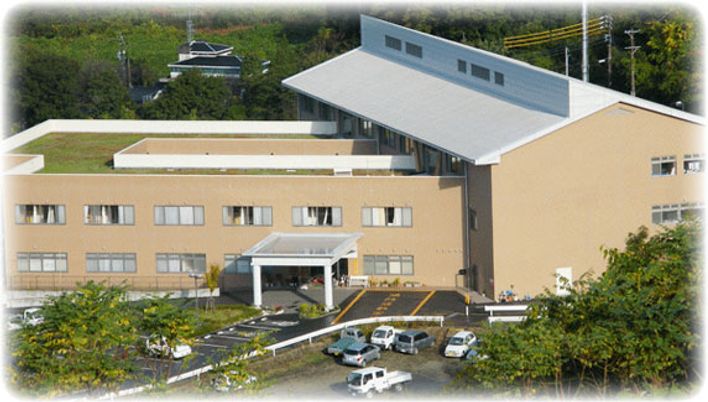 地面から建物外観