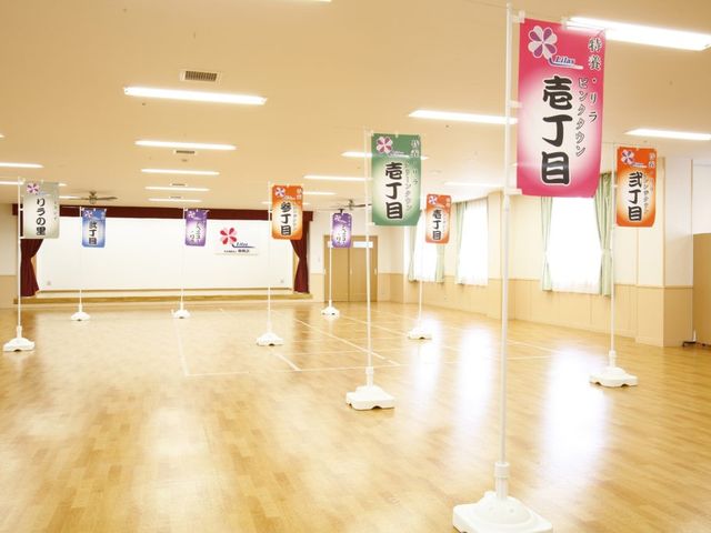 明るい多目的室 多目的室 自然光が豊かに差し込む多目的室です。広々とした空間で、様々な活動に適しています。