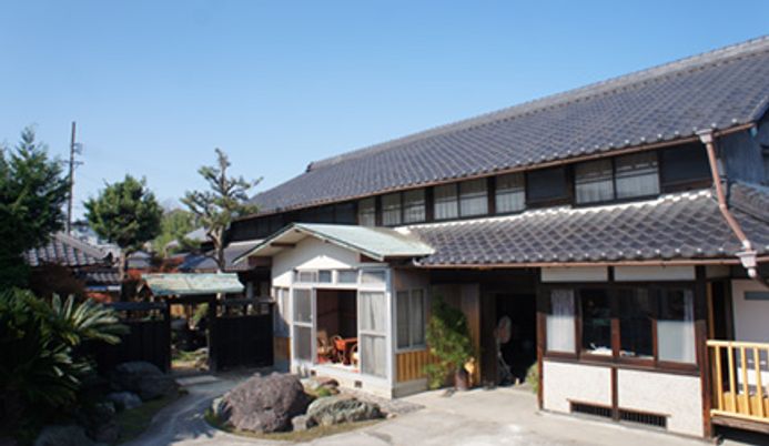 落ち着いた雰囲気の外観