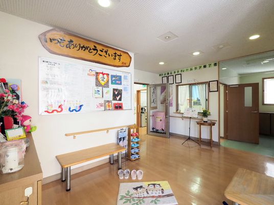 ロビーの装飾と掲示物