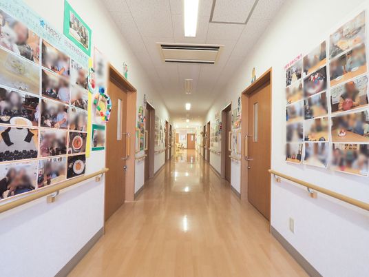 廊下に飾られた掲示物