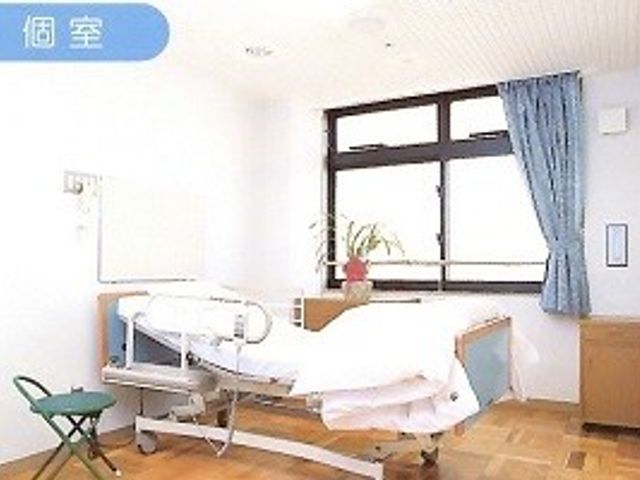 居室の様子 居室 広くて明るい居室で、自然光が差し込む快適な空間です。