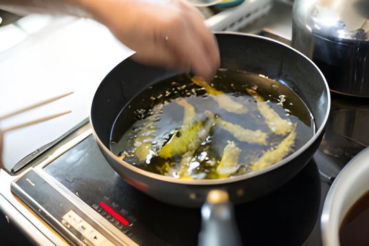 手作り料理をする風景