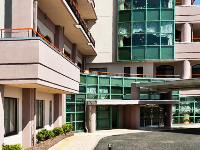 広々とした建物の外観 外観 広々とした建物は、自然光が豊かに注ぎ、快適な交流や生活をサポートします。