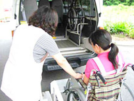 車椅子乗車支援の場面