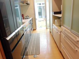 キッチンの明るい空間