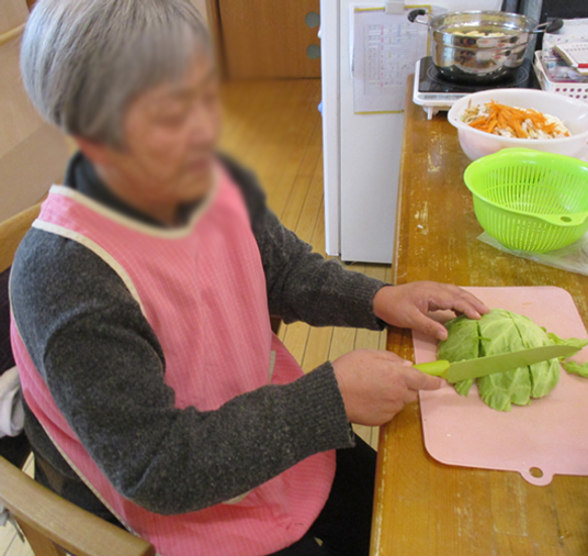 料理準備をする人の様子