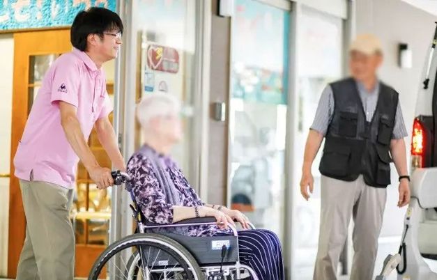 親切なスタッフの様子