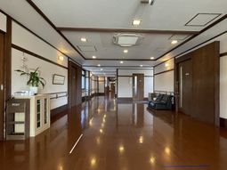 落ち着いた雰囲気の廊下