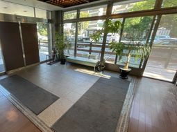 明るいエントランス