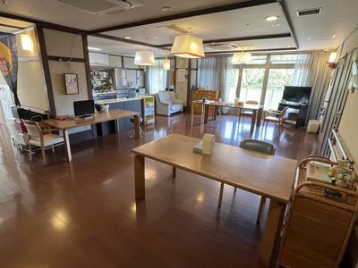 光が差し込む共有スペース