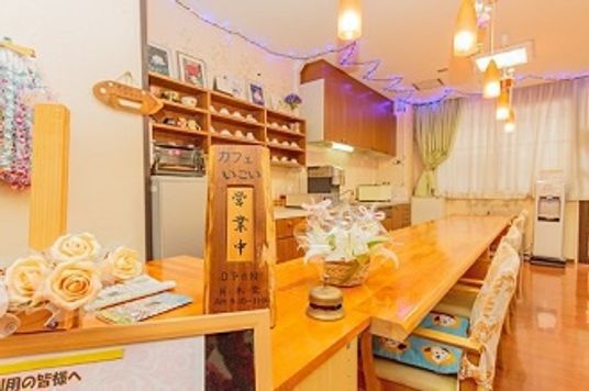 温かみのある受付カウンター