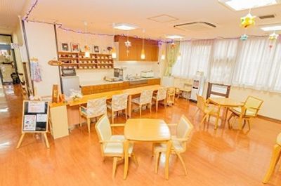明るい空間の食堂