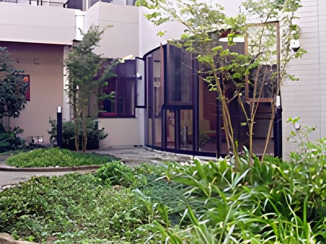 緑豊かな庭 庭 自然に囲まれた庭です。リラックスできる環境で、散歩や静かな時間を楽しむことができます。