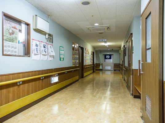 手すり付き廊下  