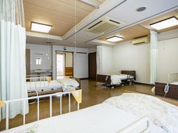 明るい多床室  