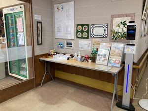 吹き抜けの広いロビー