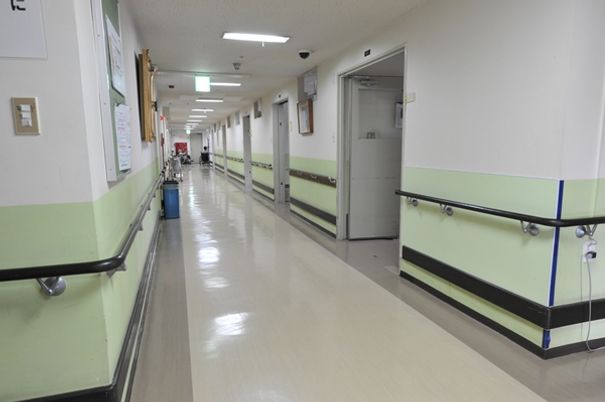 手すり付きの廊下