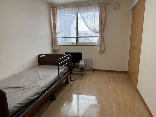 家具の配置された居室