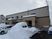 雪に囲まれた建物外観