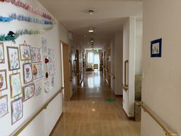 温かい雰囲気の廊下