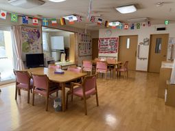 国旗の飾られた部屋