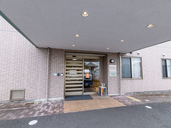 清潔感あるエントランス