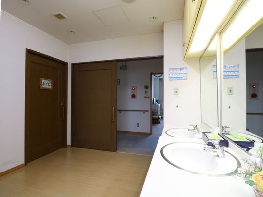 清潔で広い洗面所