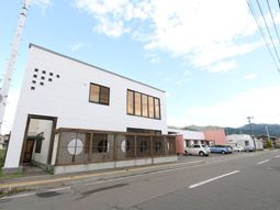 モダンな建物の外観