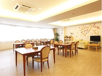 明るい共有ダイニング空間