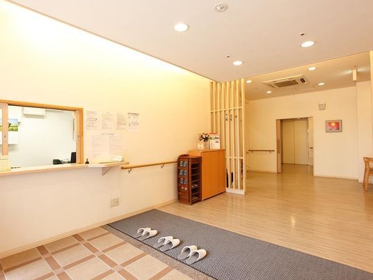 暖かみのあるエントランス