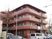 4階建ての施設外観  