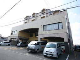 多階層の建物外観