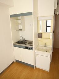 シンプルなキッチン設備