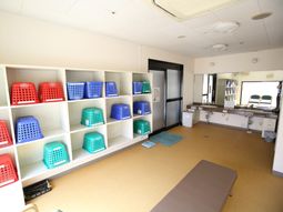 機能訓練室の明るい空間