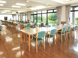 明るい食堂の様子