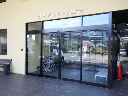 エントランスの自動ドア