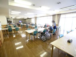 明るい食堂の活動風景