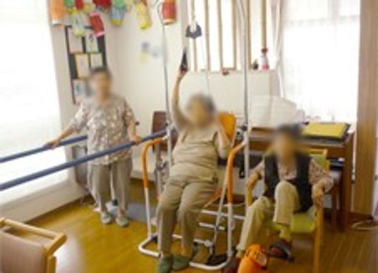 訓練を行う高齢者の部屋