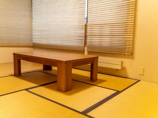 テーブルが置かれている和室